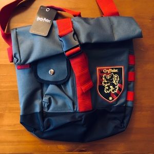 NWT ✨ Harry Potter Gryffindor Messenger Bag